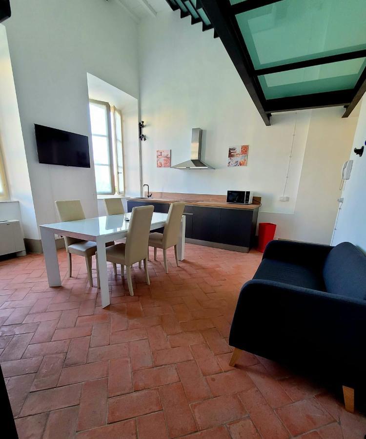 La Villa Apartments - Convenient For Sardinia And Corsica - 4 Beds - Private Parking Included With Camera Livorno Exteriör bild