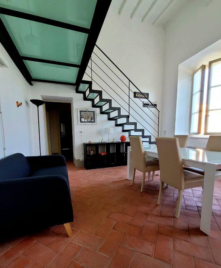 La Villa Apartments - Convenient For Sardinia And Corsica - 4 Beds - Private Parking Included With Camera Livorno Exteriör bild