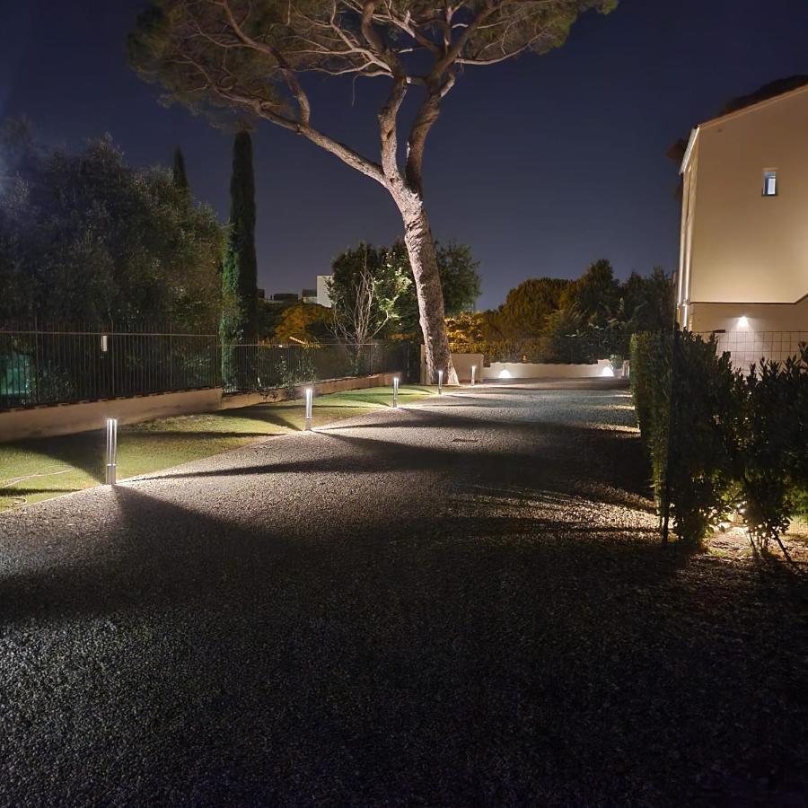 La Villa Apartments - Convenient For Sardinia And Corsica - 4 Beds - Private Parking Included With Camera Livorno Exteriör bild