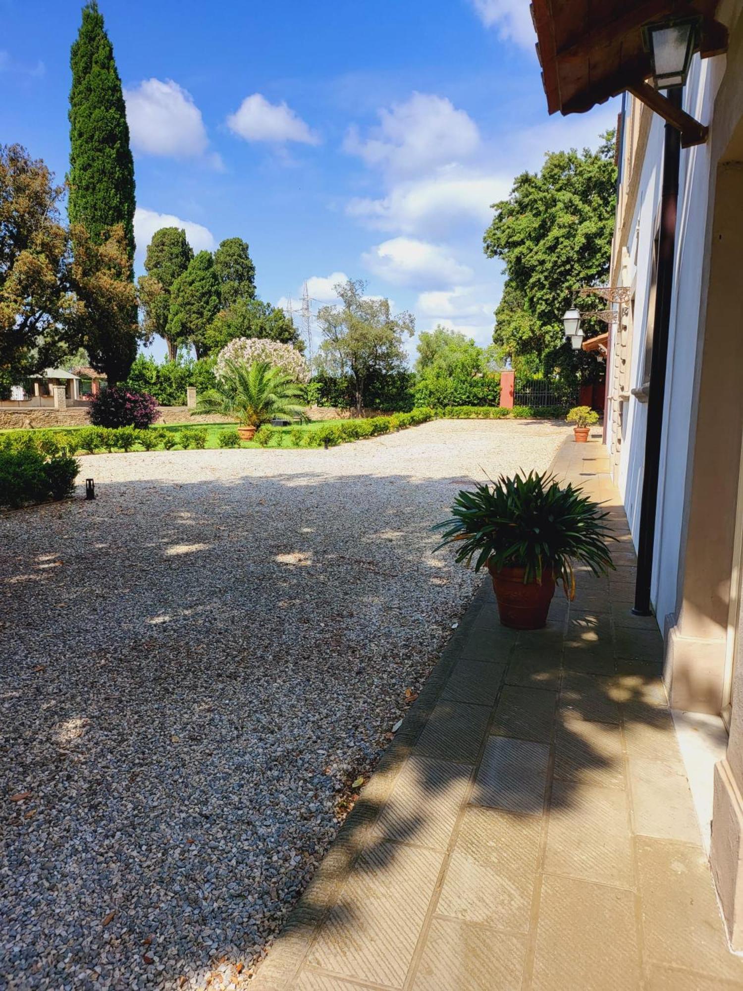 La Villa Apartments - Convenient For Sardinia And Corsica - 4 Beds - Private Parking Included With Camera Livorno Exteriör bild