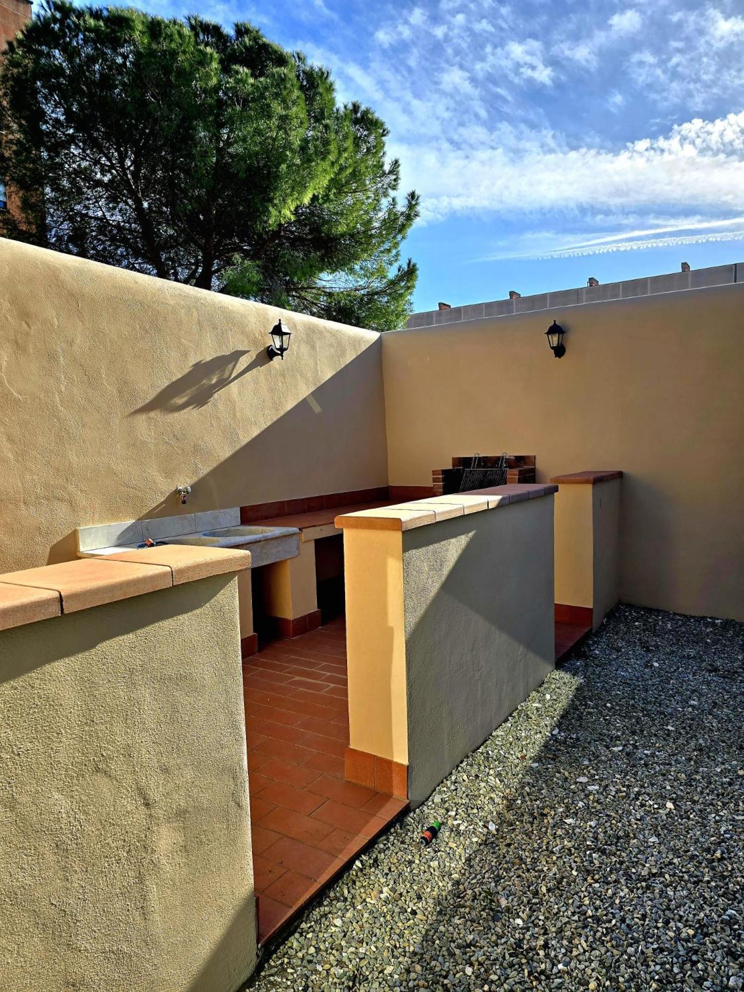 La Villa Apartments - Convenient For Sardinia And Corsica - 4 Beds - Private Parking Included With Camera Livorno Exteriör bild