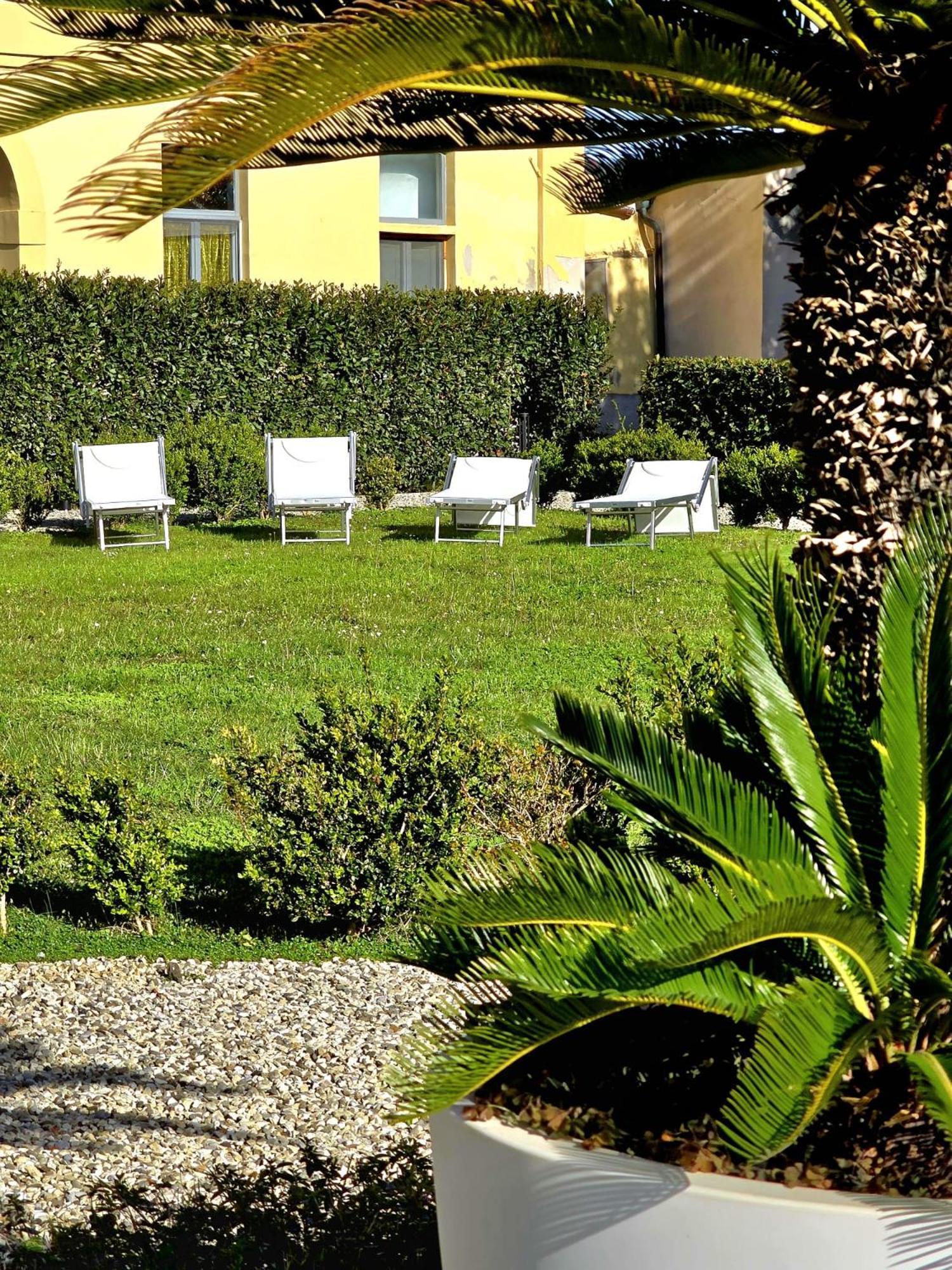 La Villa Apartments - Convenient For Sardinia And Corsica - 4 Beds - Private Parking Included With Camera Livorno Exteriör bild