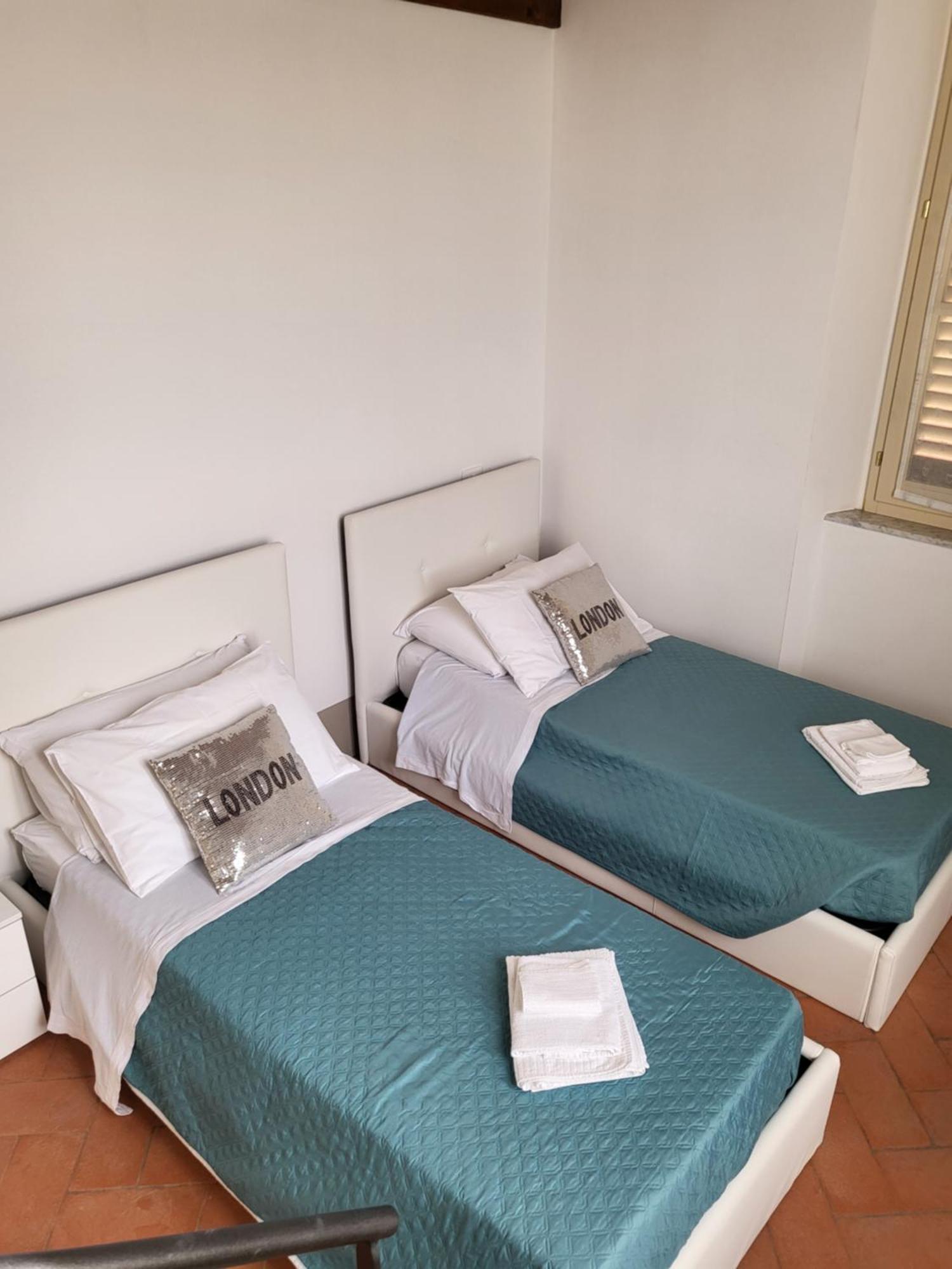 La Villa Apartments - Convenient For Sardinia And Corsica - 4 Beds - Private Parking Included With Camera Livorno Exteriör bild