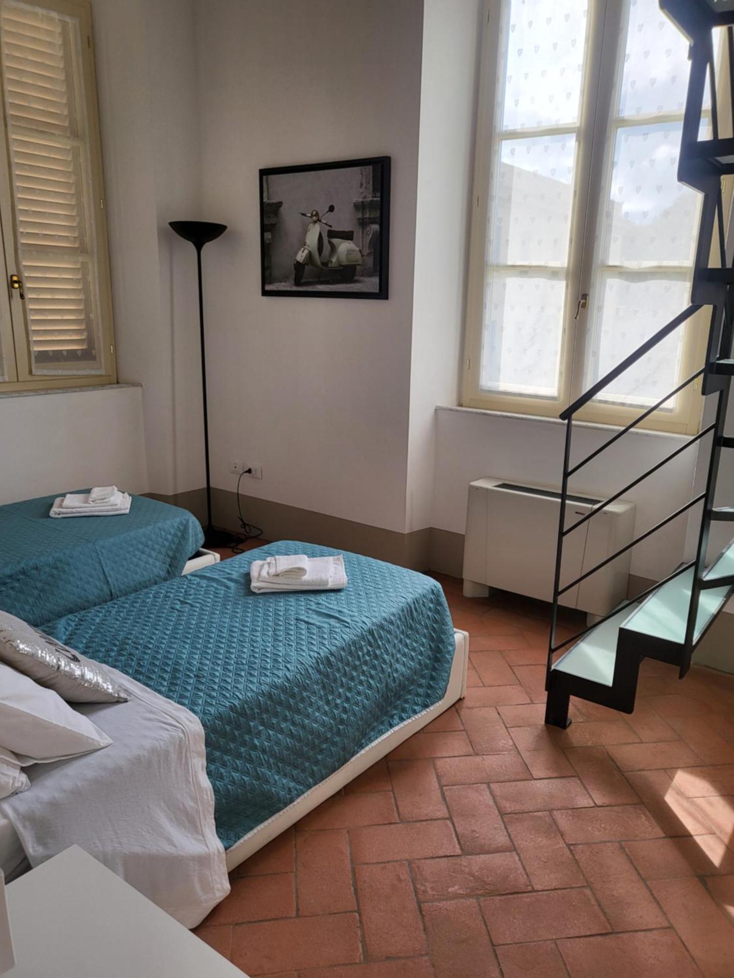 La Villa Apartments - Convenient For Sardinia And Corsica - 4 Beds - Private Parking Included With Camera Livorno Exteriör bild